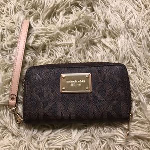 Micheal Kors phone wallet